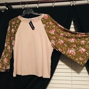 Boutique Women’s Xl blouse- bell sleeves NWT